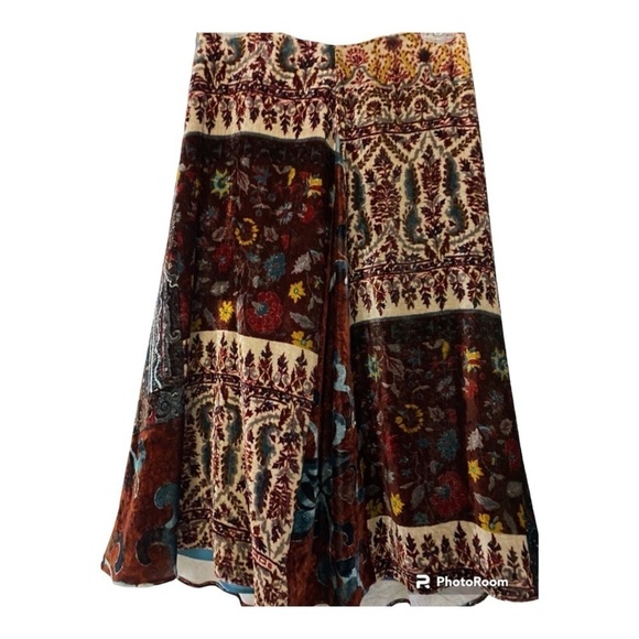 ETRO crushed velvet skirt, size EU 42.  Made in Italy.  Beautiful colors.  Lined - Picture 2 of 7